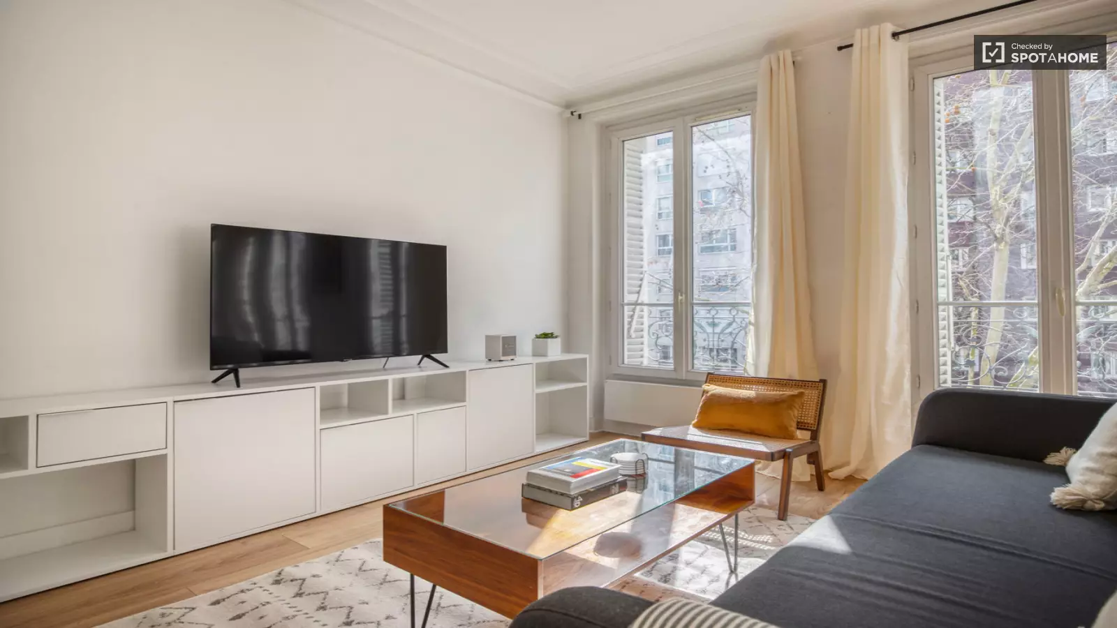 Flat Avenue de Clichy in Paris
