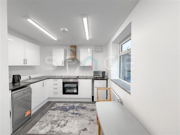 Flat Glendor Gardens in Greater London