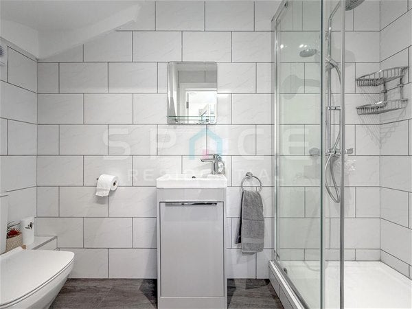 Flat Glendor Gardens in Greater London