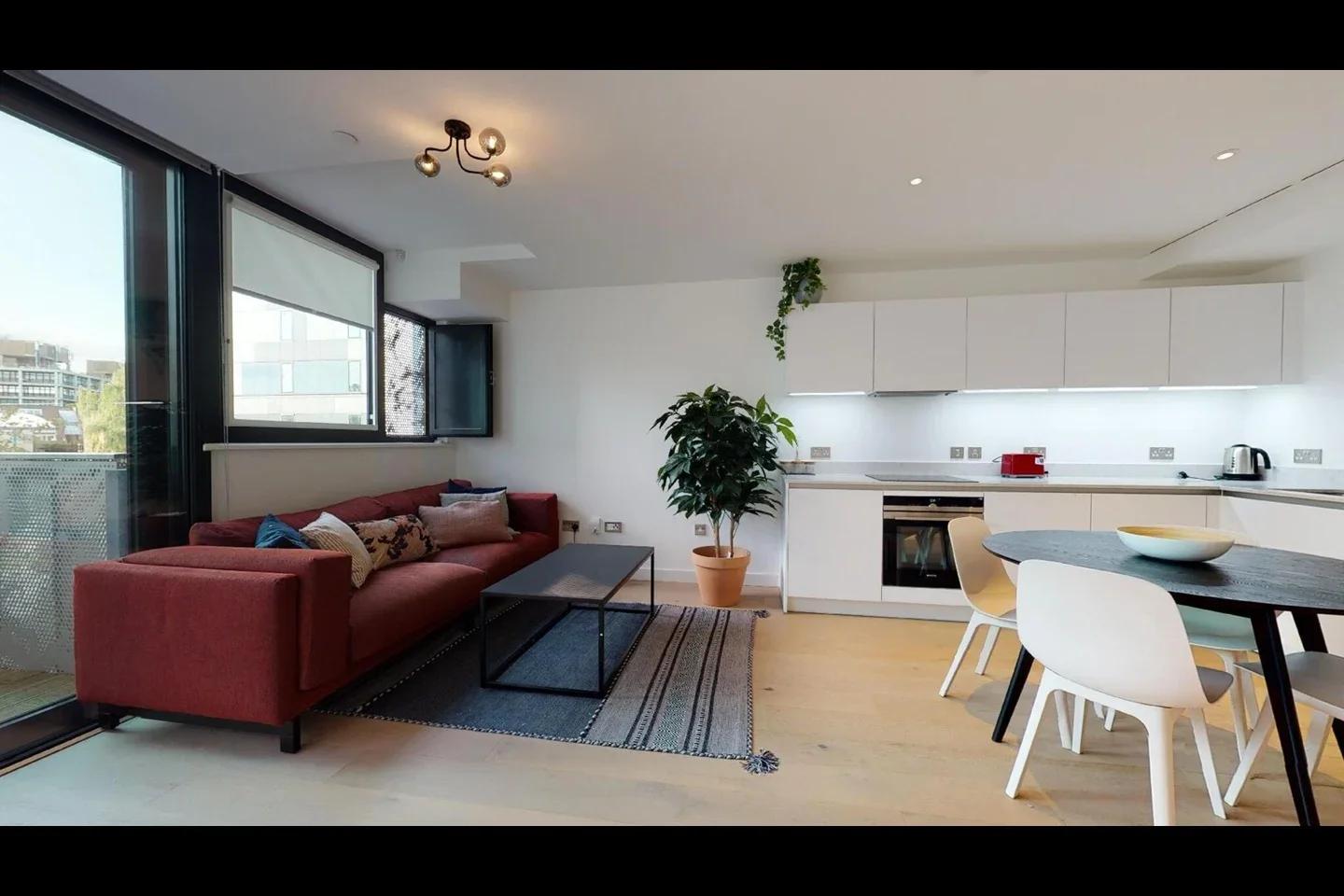 Flat Navigator Square in Greater London
