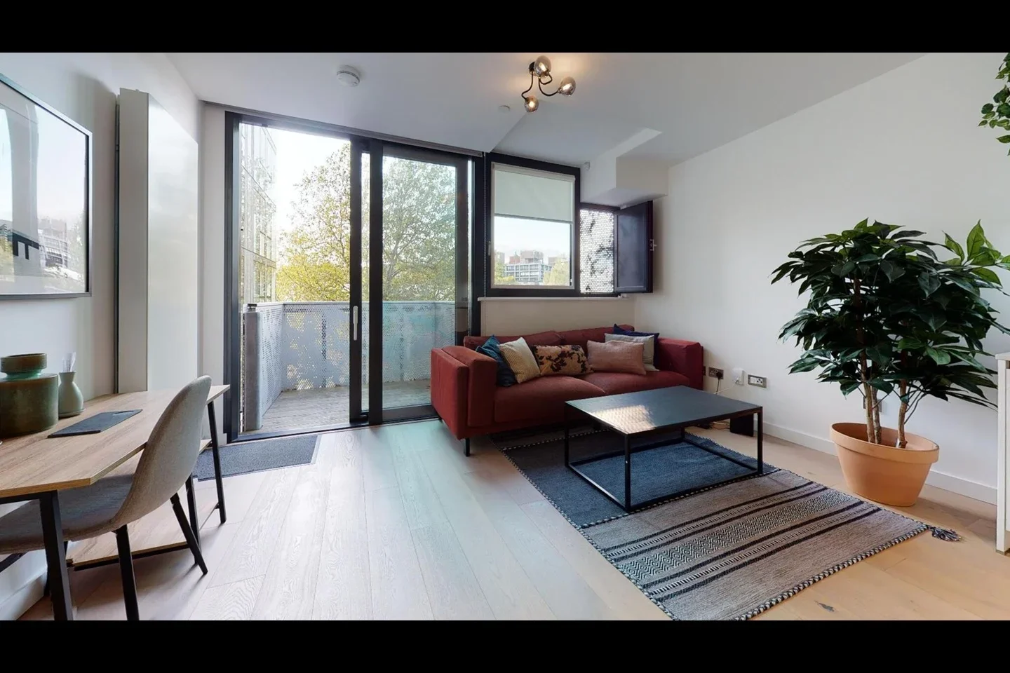 Flat Navigator Square in Greater London