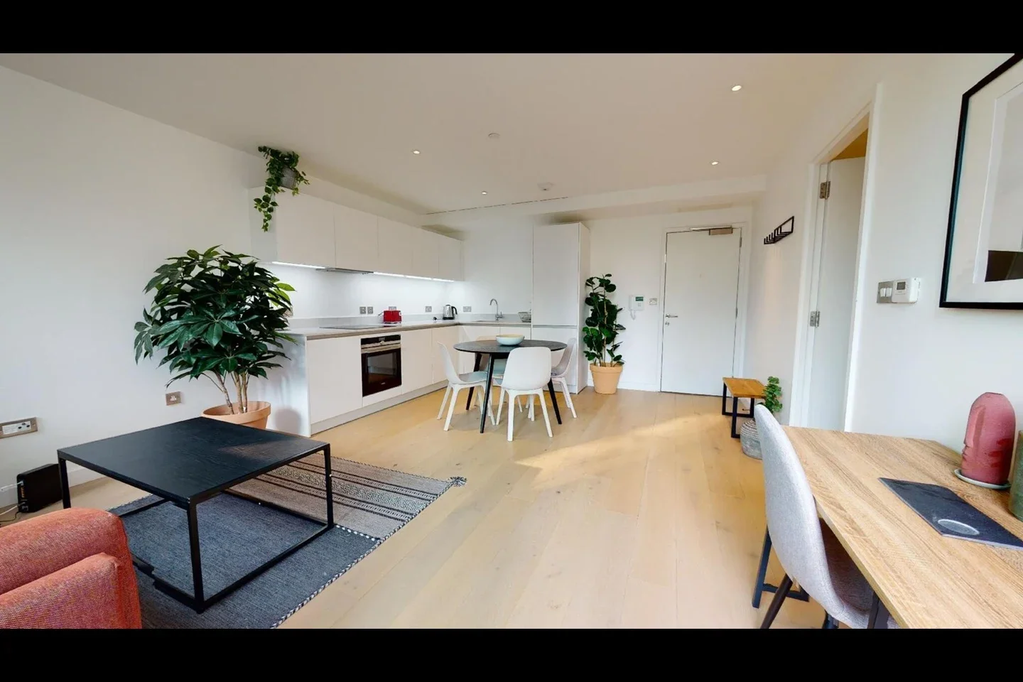 Flat Navigator Square in Greater London
