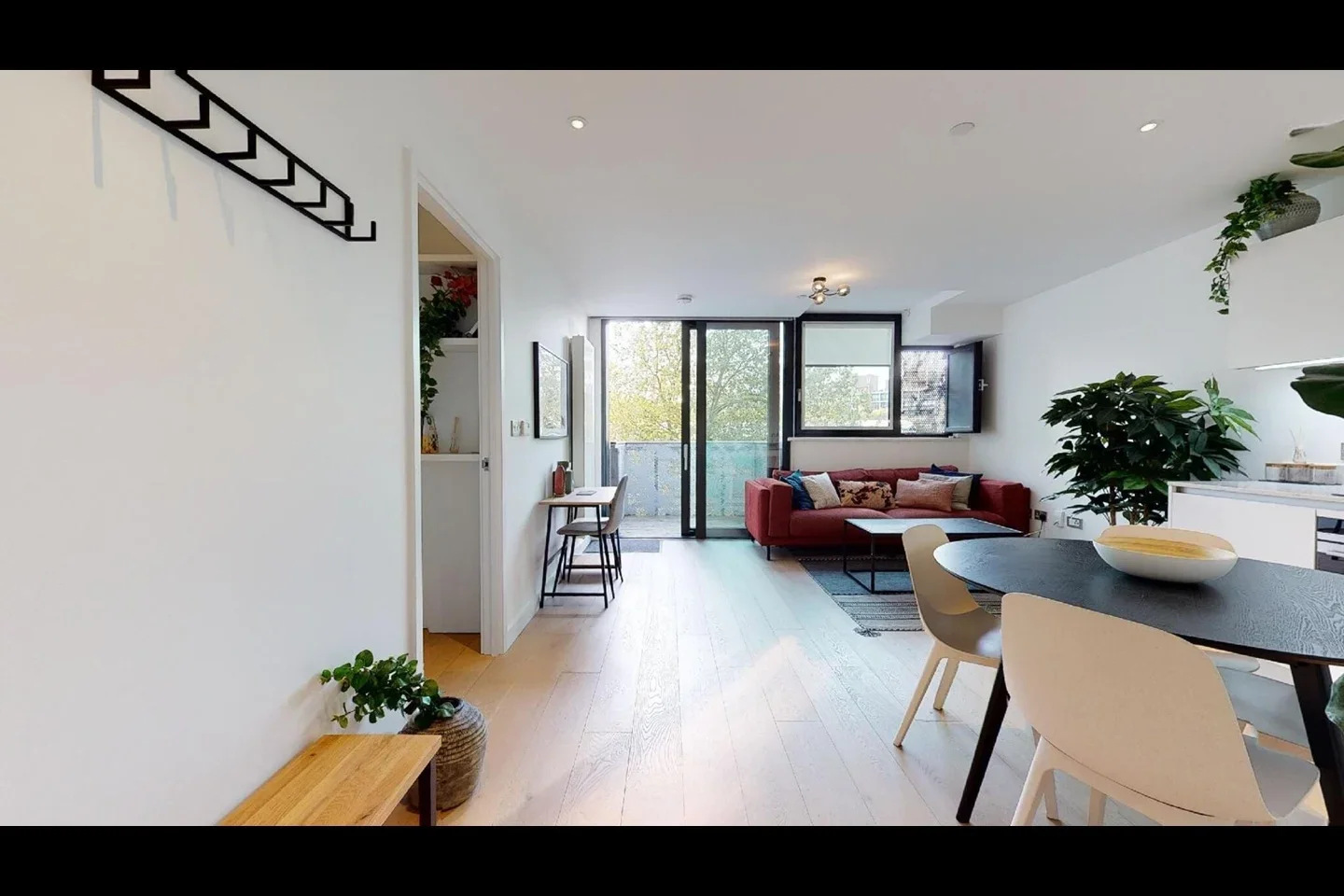 Flat Navigator Square in Greater London