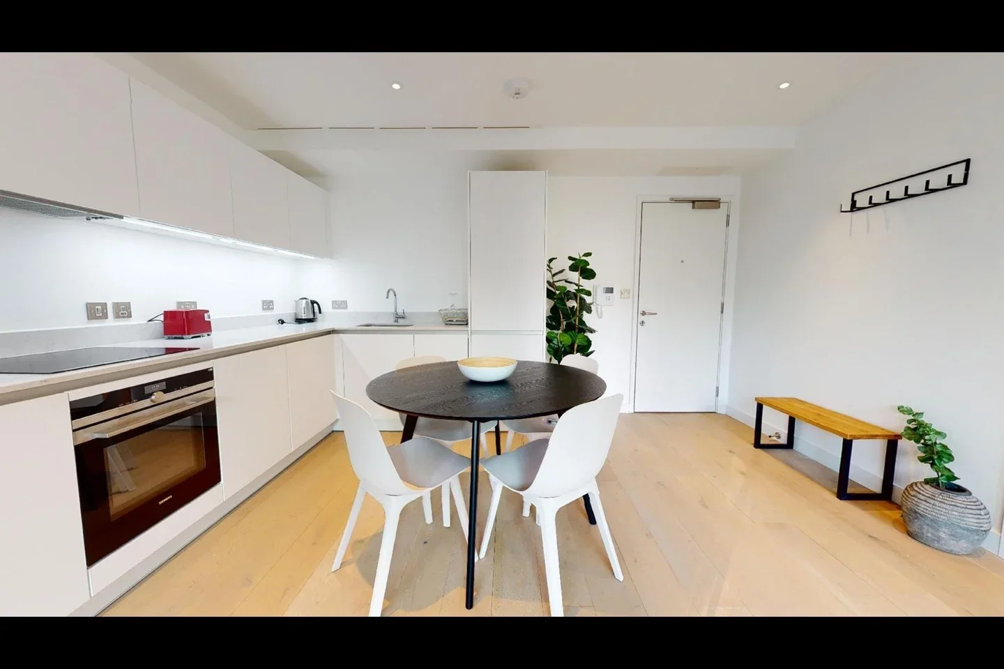 Flat Navigator Square in Greater London