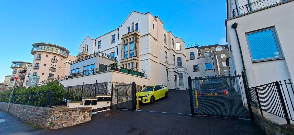 Flat Birnbeck Road in Weston-super-Mare