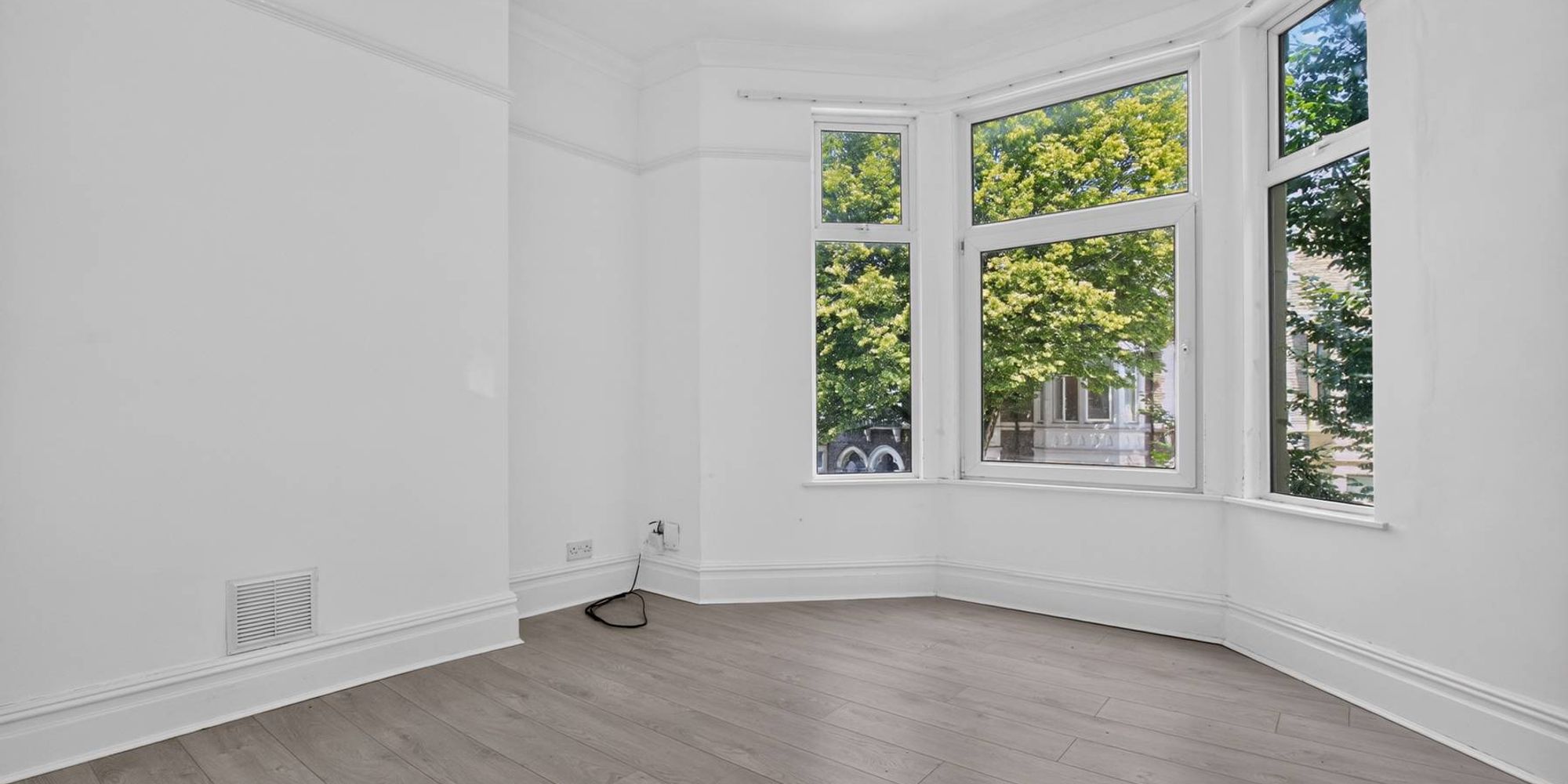 Flat Connaught Road in Cardiff