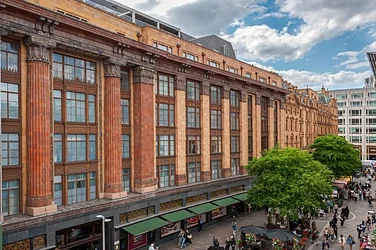Flat Hans Crescent in Greater London