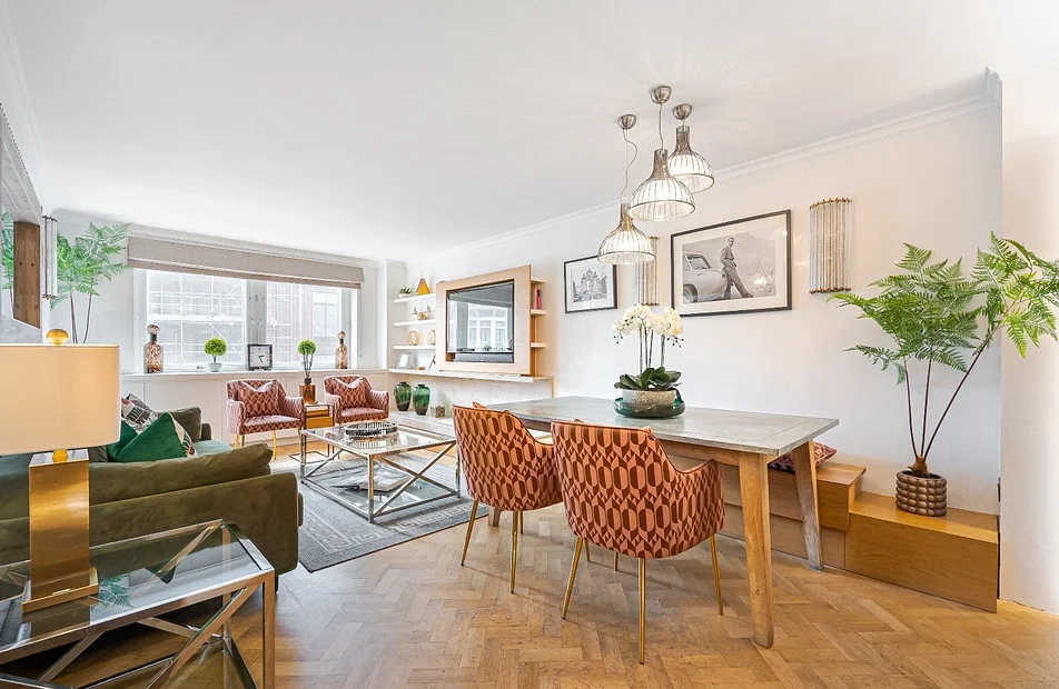 Flat Hans Crescent in Greater London
