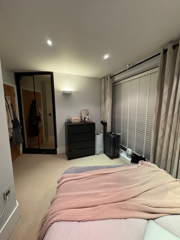 Room Clapham Road in Greater London