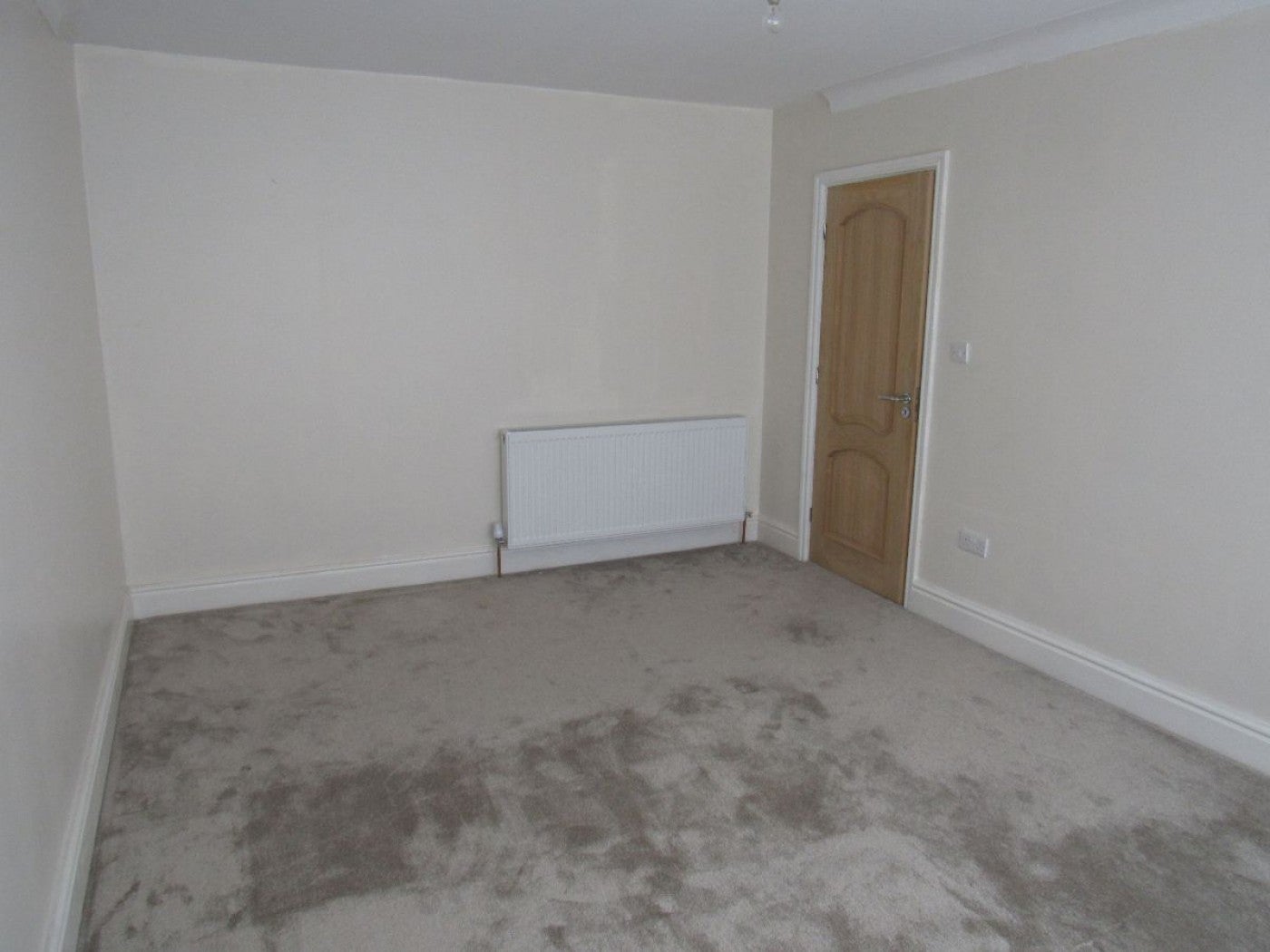 Flat Woodside Avenue in Preston