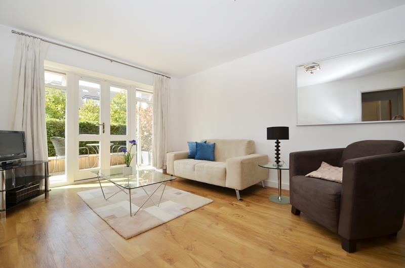 Flat Park Lodge Avenue in Greater London