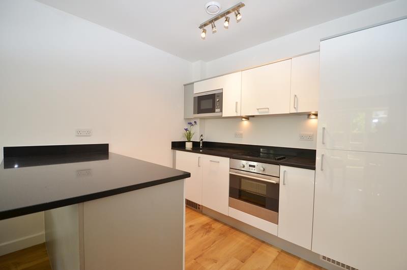 Flat Park Lodge Avenue in Greater London