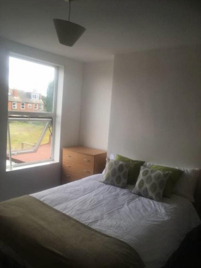 Room Leslie Road in Birmingham