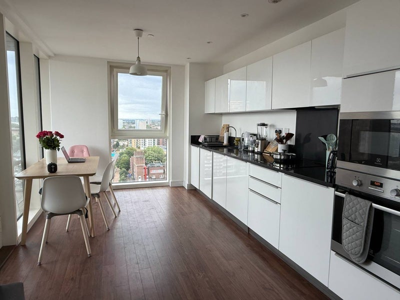 Flat Naomi Street in Greater London