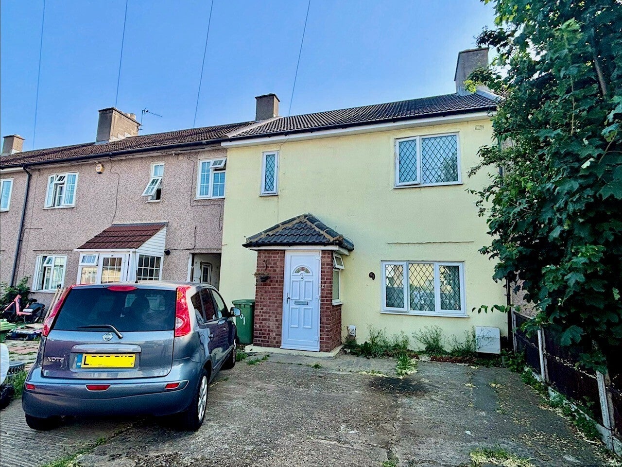 House Mayesbrook Road in Greater London