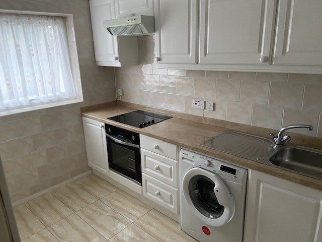 Flat Albany Park Avenue in Greater London