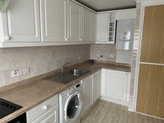 Flat Albany Park Avenue in Greater London