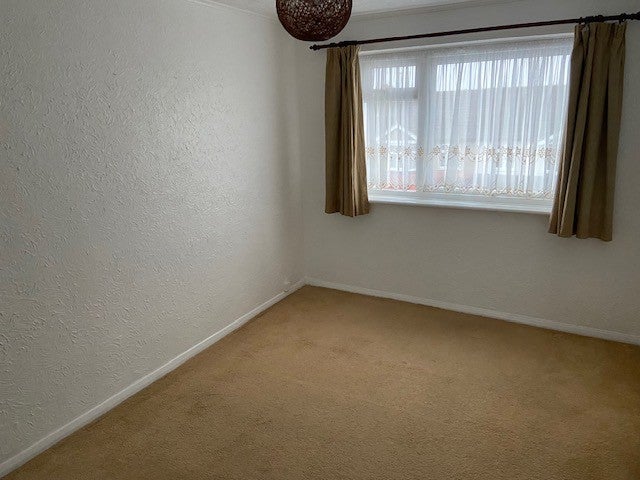 Flat Albany Park Avenue in Greater London