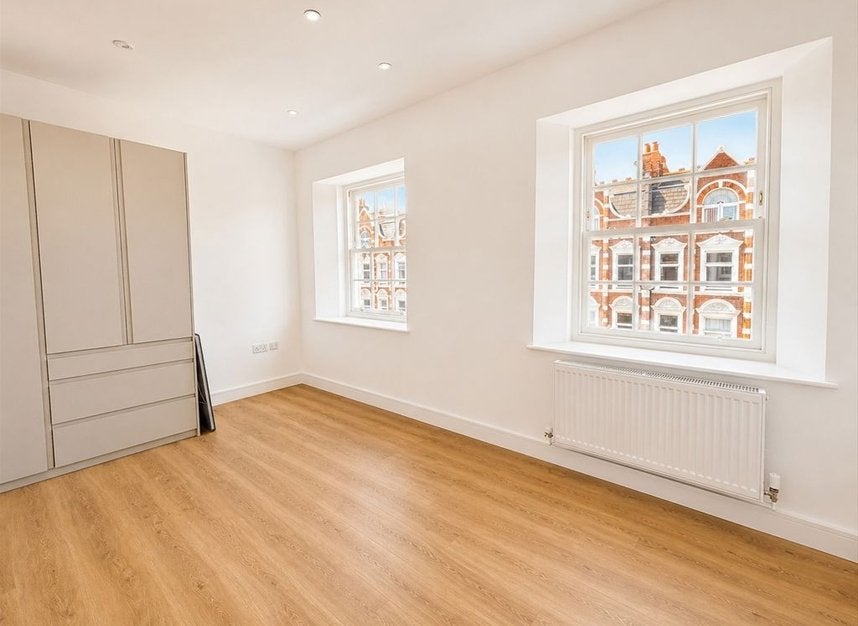 Flat Summerland Gardens in Greater London