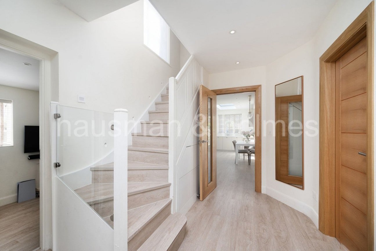 House Ossulton Way in Greater London