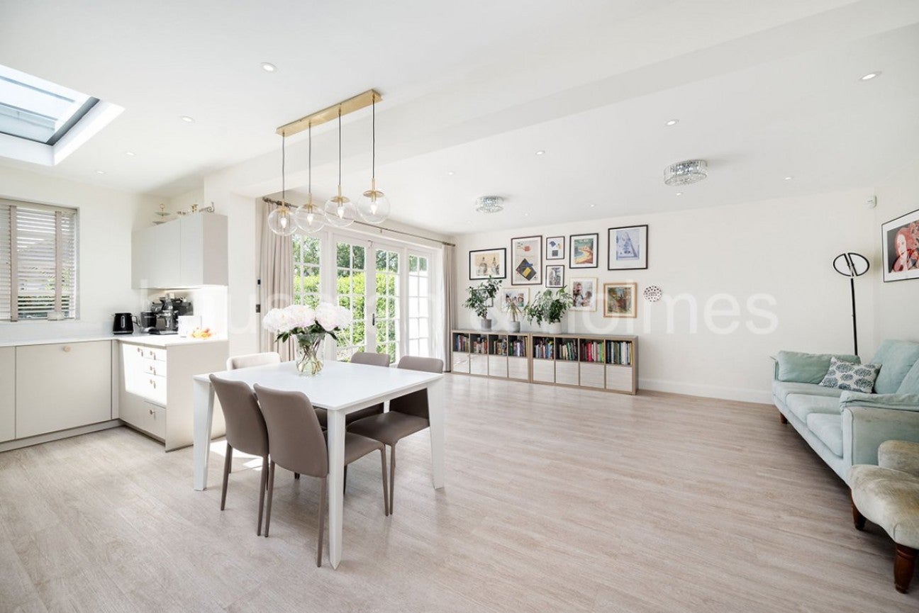 House Ossulton Way in Greater London