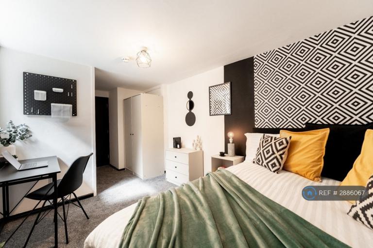 Room Headingley Avenue in Leeds