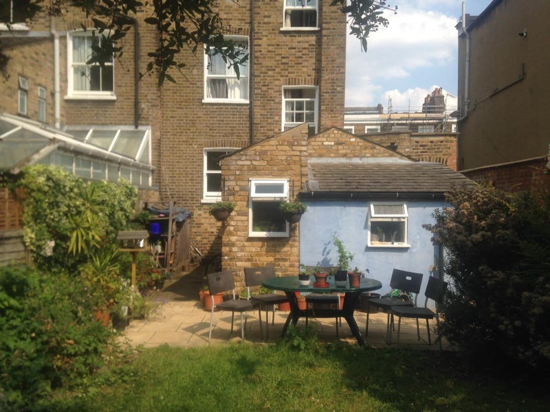 Room De Beauvoir Road in Greater London