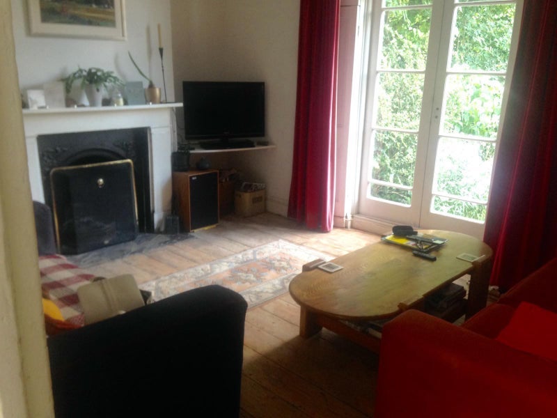 Room De Beauvoir Road in Greater London