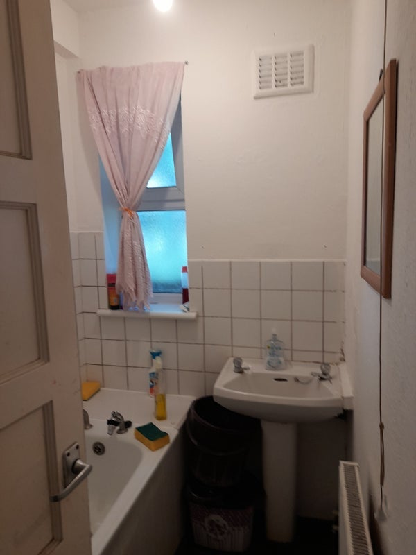 Room Shackleton Close in Greater London