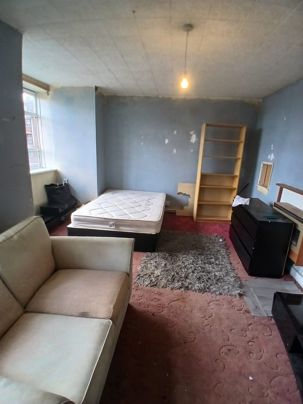 Room Shackleton Close in Greater London