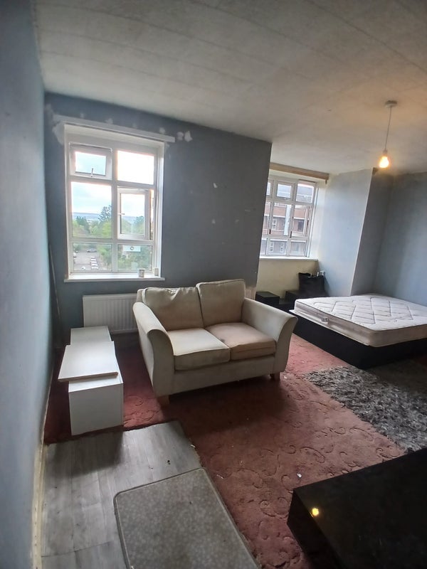 Room Shackleton Close in Greater London