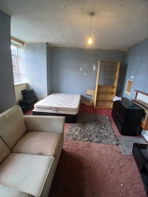 Room Shackleton Close in Greater London