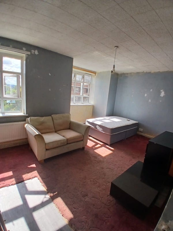 Room Shackleton Close in Greater London