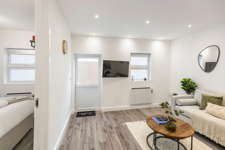 Flat Prout Grove in Greater London