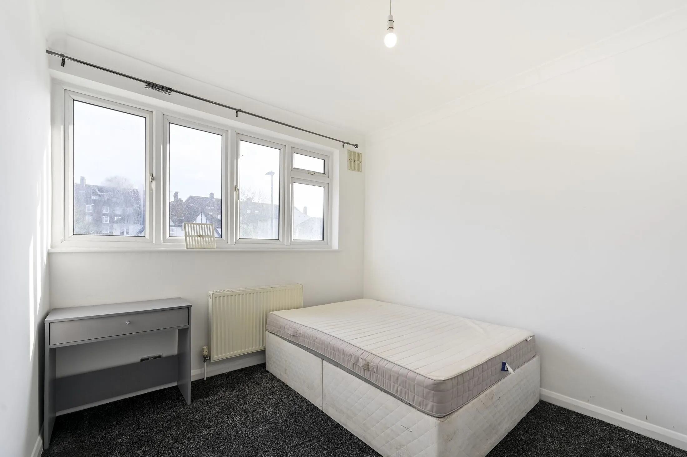 Flat Parkthorne Road in Greater London