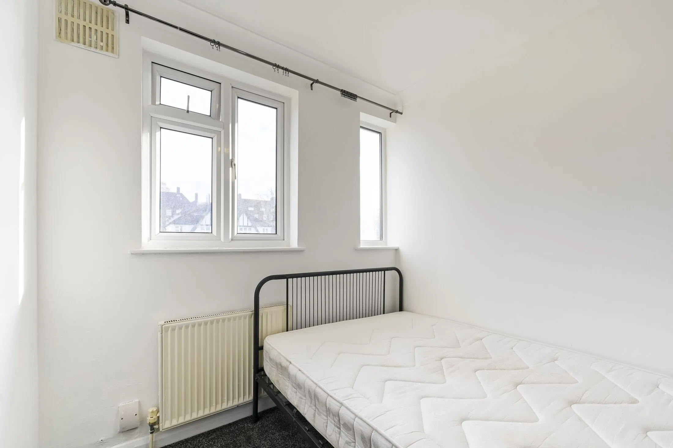 Flat Parkthorne Road in Greater London