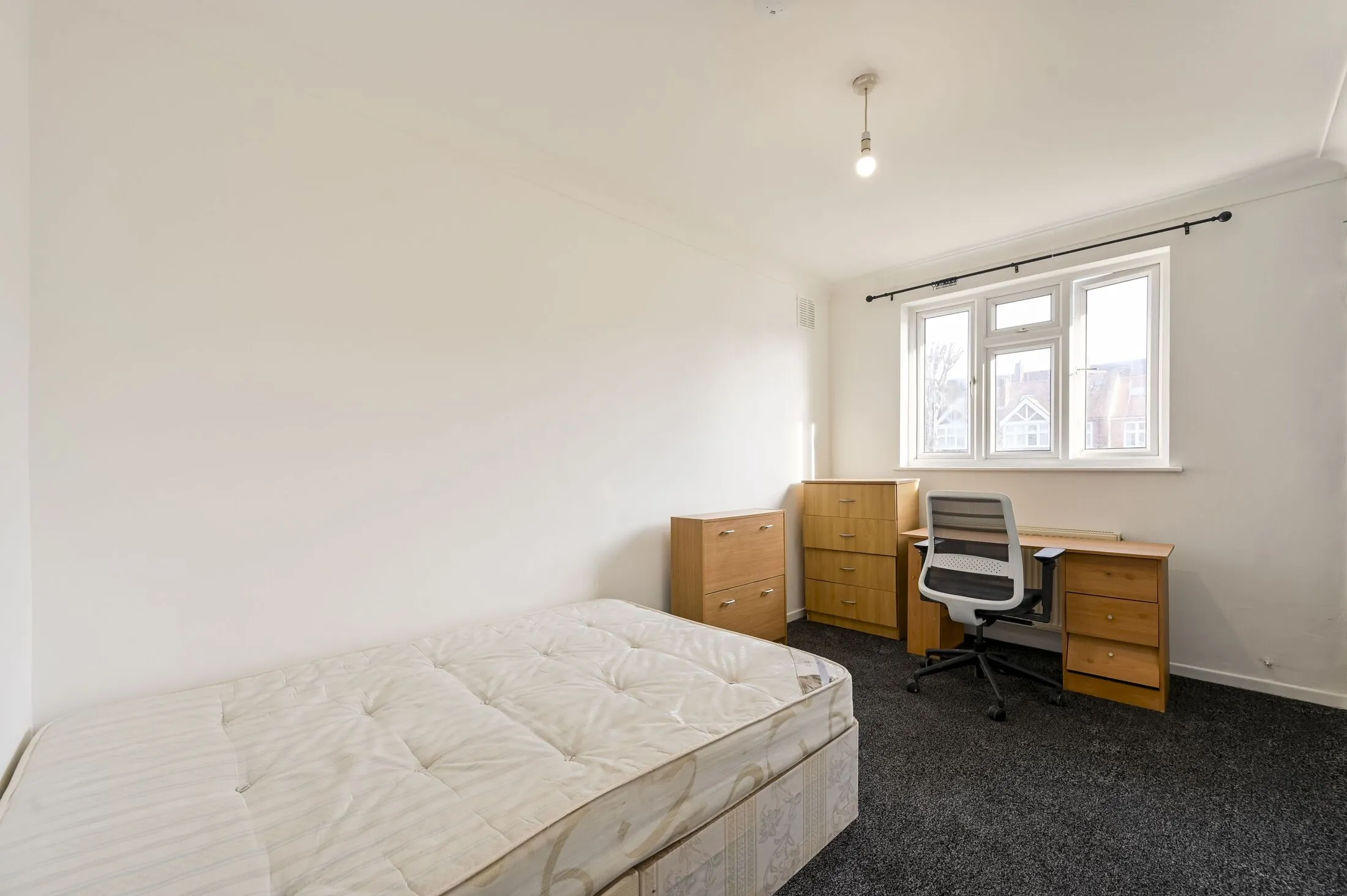 Flat Parkthorne Road in Greater London