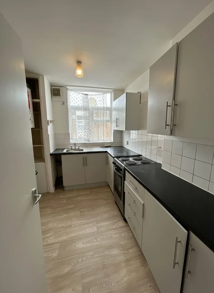 Flat Marlborough Hill in Greater London