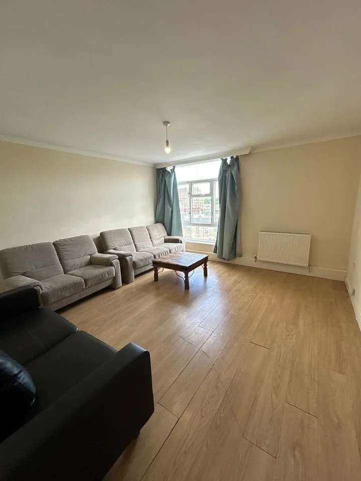 Flat Marlborough Hill in Greater London