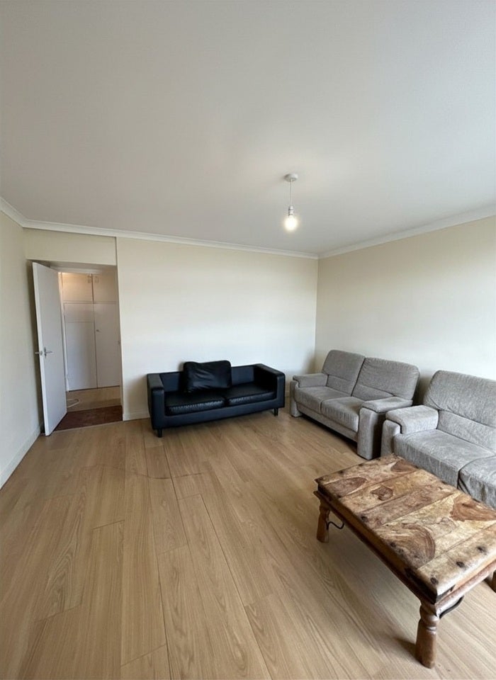 Flat Marlborough Hill in Greater London
