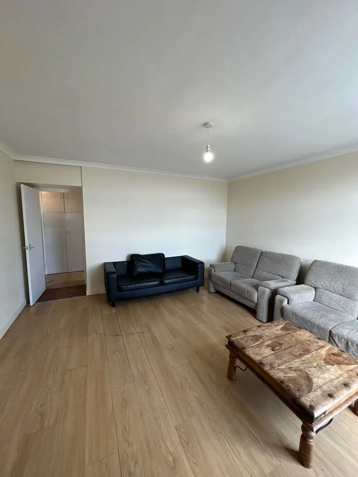 Flat Marlborough Hill in Greater London