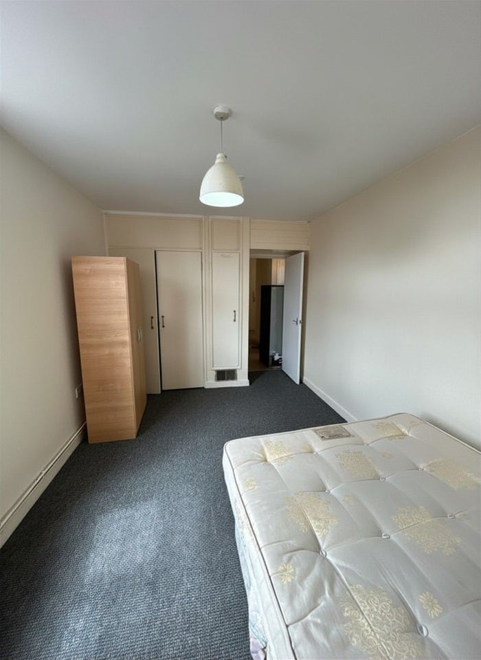 Flat Marlborough Hill in Greater London