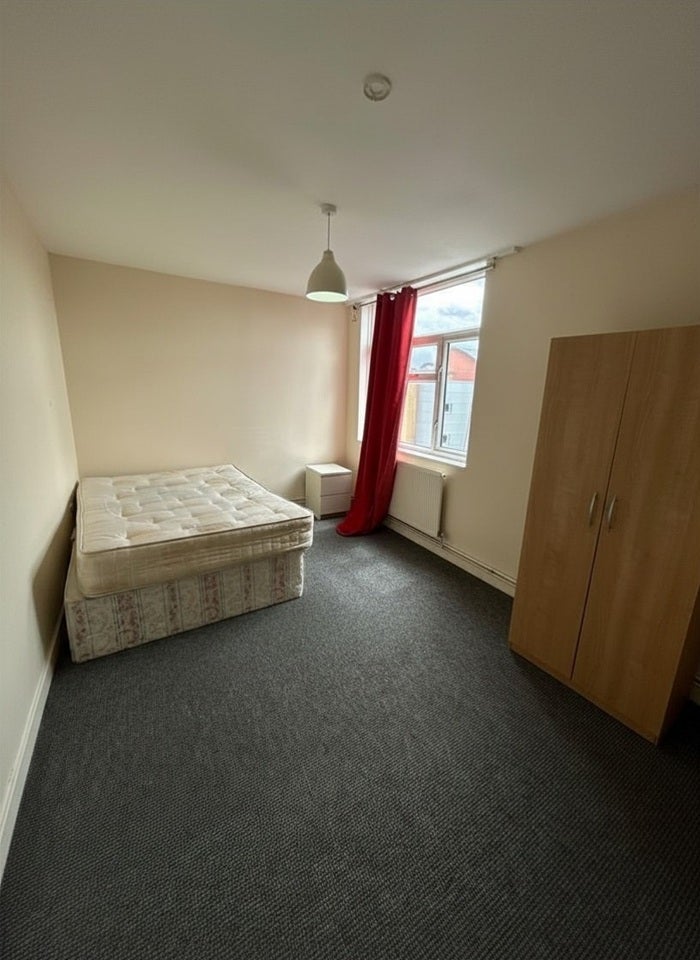 Flat Marlborough Hill in Greater London