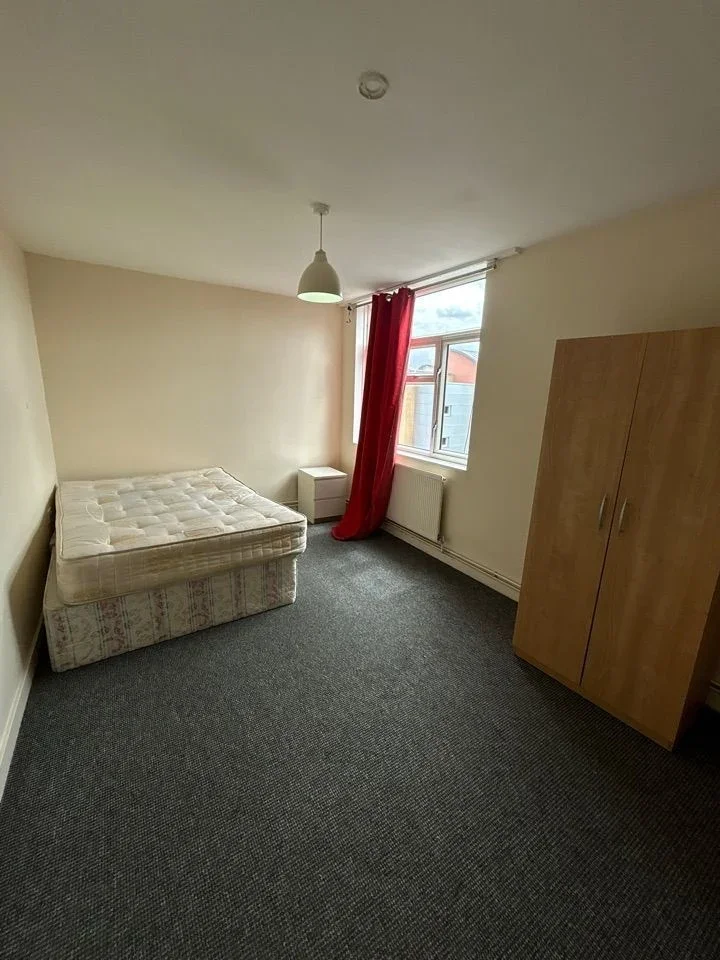 Flat Marlborough Hill in Greater London