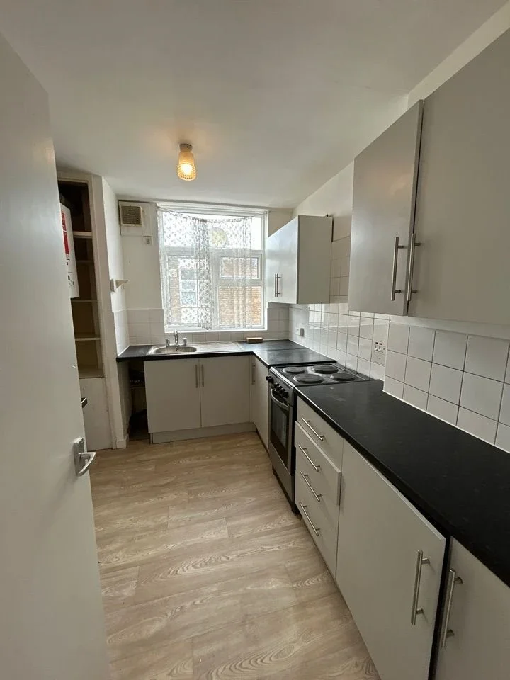 Flat Marlborough Hill in Greater London
