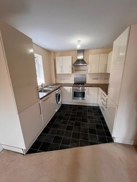 Flat Hengist Road in Bournemouth