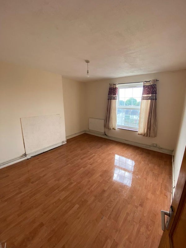 Room Atkins Road in Greater London