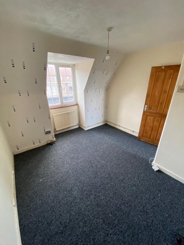 Room Atkins Road in Greater London