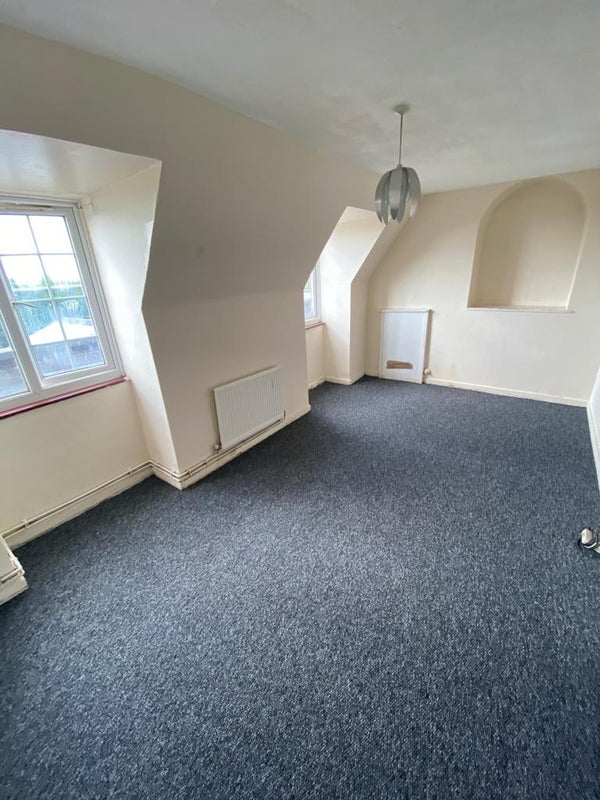 Room Atkins Road in Greater London
