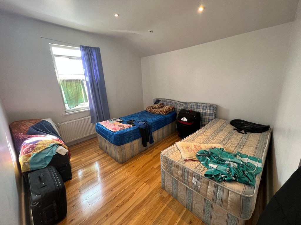 Flat Accolade Avenue in Greater London